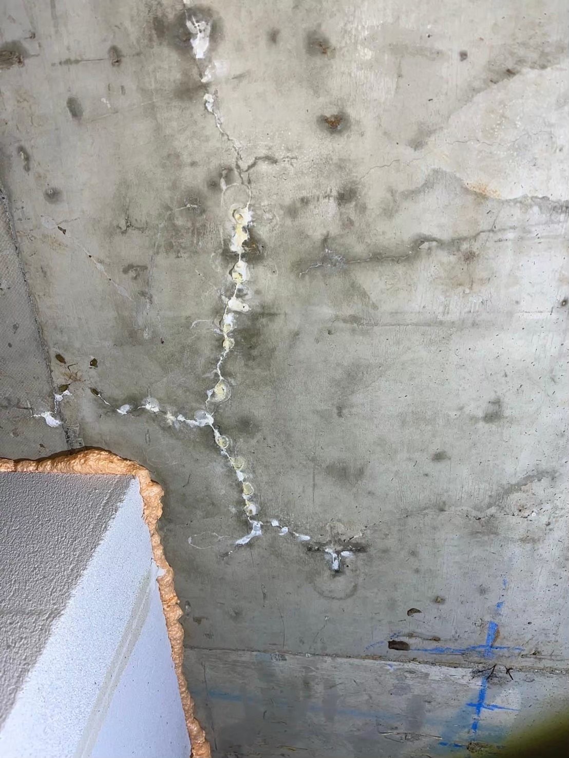 管道間天花板漏水